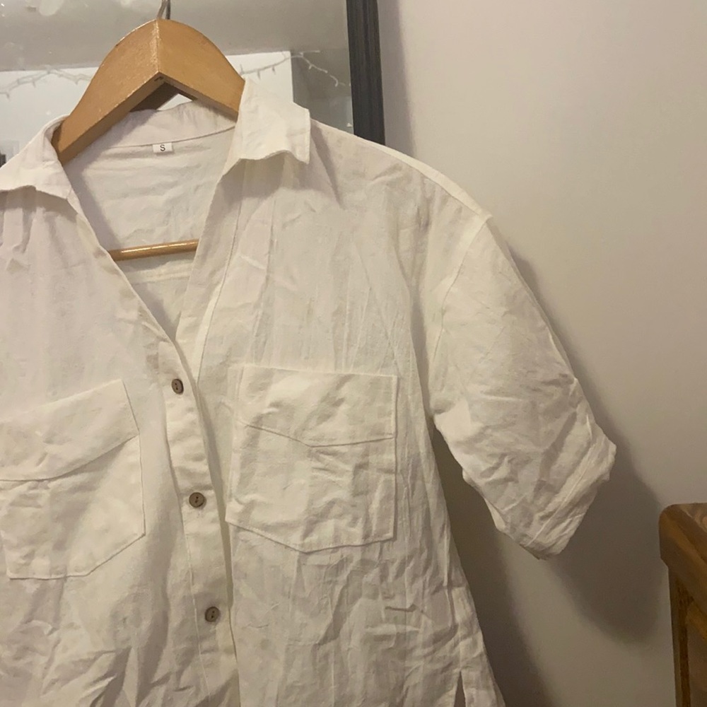 Small cropped linen button down